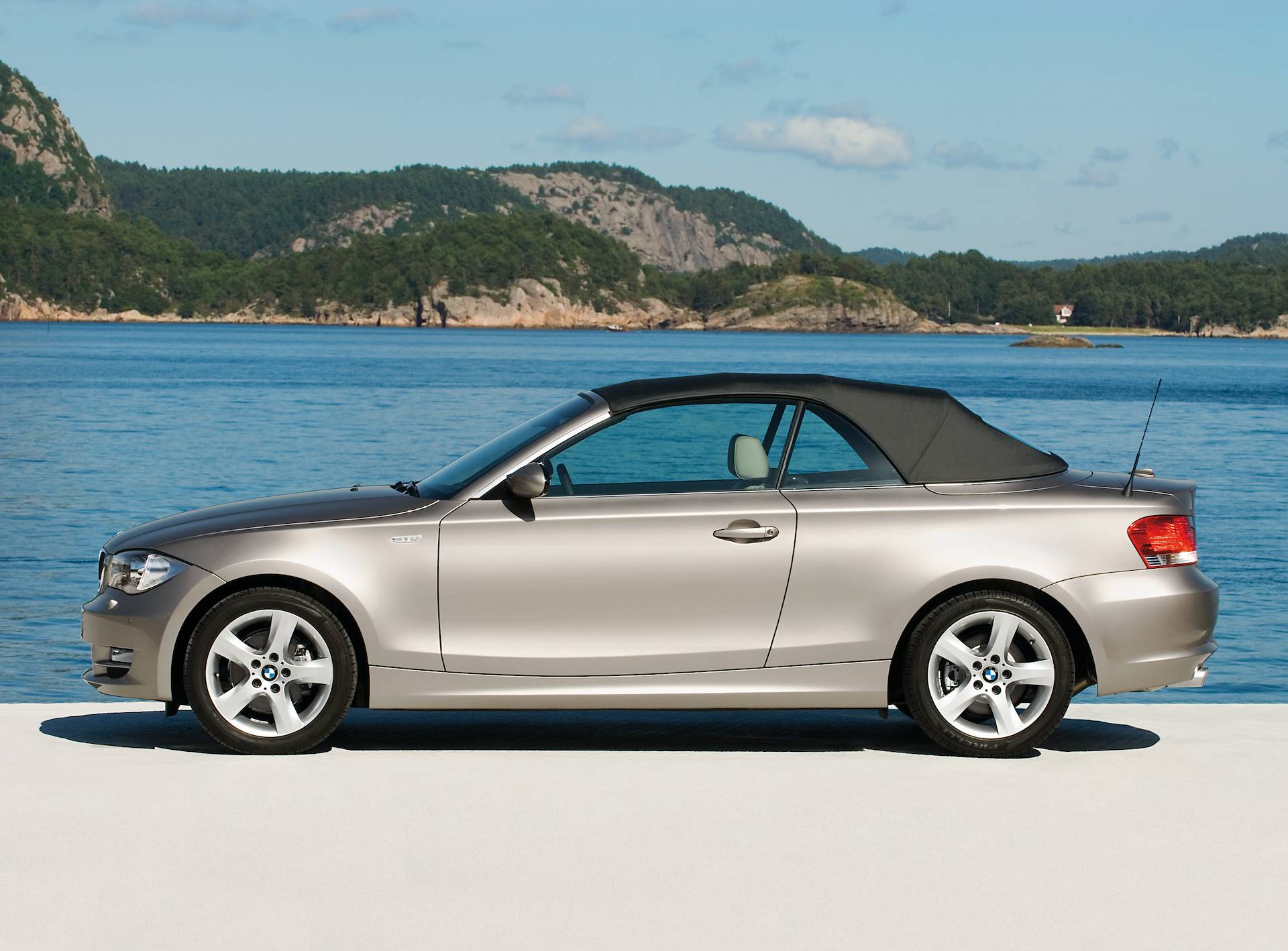 宝马 E88 敞篷 128i 美国型号 (233 Hp) '08 ->